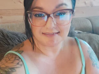 BustyFarmBabe webcam livesex profile in deepthroat cams