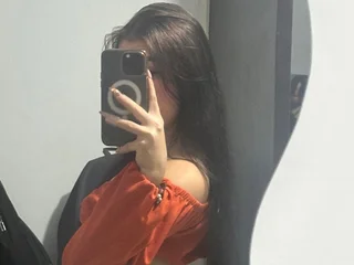 cutedollwhite Petite webcam from Ecuador