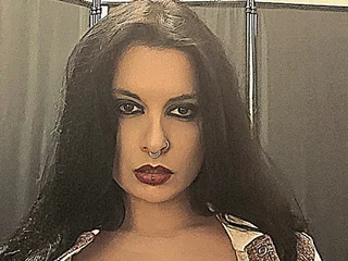 Darklunna Milf webcam from Spain