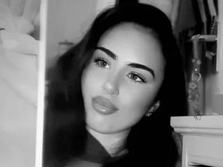hynnessy888grace Deepthroat webcam from United Kingdom
