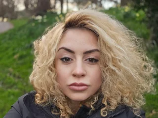 Juicy_Jade Bald webcam from Greece