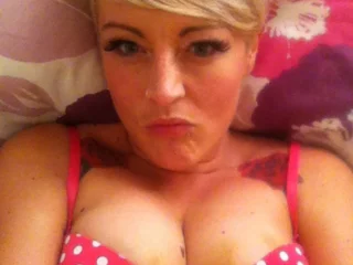 PixieRoseXX Deepthroat webcam from United Kingdom